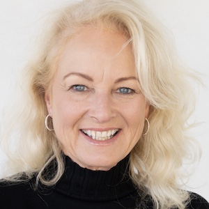 Lynn Hackman headshot